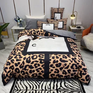 Modische Designer-Bettwäsche-Sets mit Leopardenmuster, Queen-Size-Bettbezug, hochwertiges King-Size-Bettlaken, Kissenbezüge, Tröster-Set