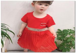 Yaz Kızları Şifon Pileli Elbise Tasarımcı Çocuklar İnciler Mektup Broş Prenses Elbise 2020 Yeni Çocuk Mektup Basılı Kemer Elbise P7896379