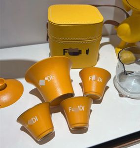Tasarımcı Taşınabilir Seyahat Sarı Çay Seti Lazy One Pot Üç Bardak Dış Mekan Kamp Seramik Klasik Logo Çay Seti Kutu