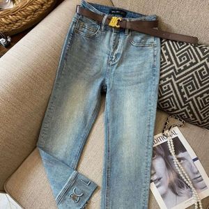 Плюс размер женские джинсы дизайнерские брюки модные металлические чар буквы графика девять четвертей джинсовые штаны с высокой талией.