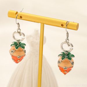 Brincos de luxo pingente de morango brinco designer jóias marca carta feminino brinco festa de casamento presente