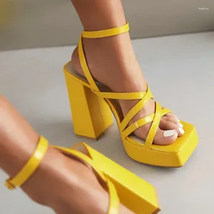 Сандалии Большой размер 34-44 Сексуальные желтые цвета Fuschia Open Block Block High High Women Shoes Summer Luxury Party Платформа каблуки
