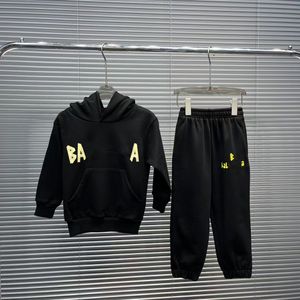 Hoodie 2pcs çocuk eşofman seti bebek iki parçalı erkek kız izleme mektup çocuk tasarımcısı kıyafetleri pantolon chidlren rahat spor kız çocuk dalga kıyafetleri