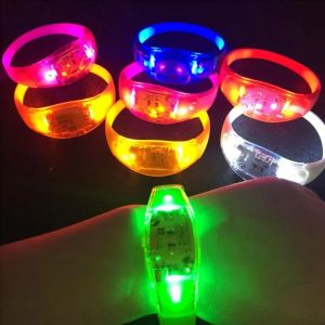 Parti iyilikleri silikon ses kontrollü LED hafif bilezik etkin parlama flaş bileklik hediye düğün cadılar bayramı Noel fy8643 0130