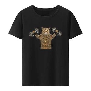 Erkek Tişörtleri Bir spor madalyası ile kedi vücut geliştiricisi dambıl ağırlıklarla egzersiz yapıyor.