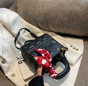 Tasarımcı Çanta Red Bride'ın Düğün En İyi Arkadaş İçin Yeni Hediye Lüks Büyük Kapasiteli El Taşınağı Crossbody Prenses Dai Bag Moda Trend Crossbody Bag