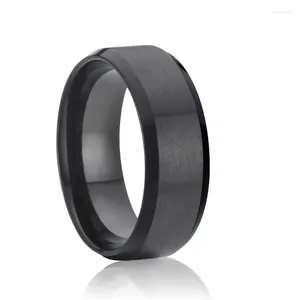 Küme halkaları klasik 8mm eğimli siyah titanyum serin parti parmak yüzüğü evlilik yıldönümü düğün bant çifti erkekler ve kadınlar için