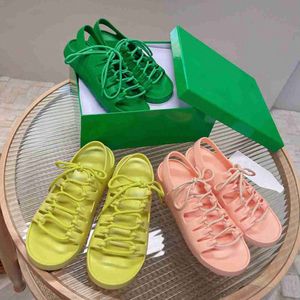 Sandalet Kadın Saman Terlik Çapraz Dantel Yukarı Kauçuk Falt Sandalet Bağlı Deri Yeşil Pembe Sarı Moda Platform Sandal Q890#