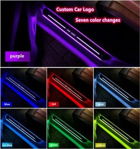 MOTOCOVERS LED Luzes de decoração de bordas de porta de carro USB Placa de chinelo Pedal Luz de caminho para a maioria dos veículos Logotipo personalizado Suitab6965499