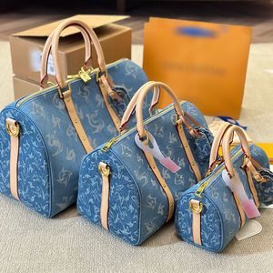 Seyahat Çantaları Tasarımcı Bagaj Lüks Kadınlar Erkek Tote Duffle Bag Klasik Kovboy Yastığı Hafta Sonu Çanta Çanta 40 30 20cm CSD2403015-25