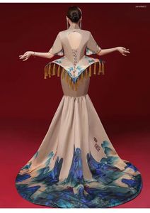 Sahne Wear Çin Modeli Qipao Gösteri Yüksek End ve Büyük Performans Kıyafetleri İnce Görünüm Ev sahibi ziyafet Akşam Elbisesi Khaki