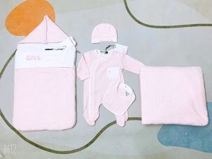 Tasarımcı Bebek Onesie, Bib giyim giyim seti bebek tayt lüks tulum pamuk tulum erkek ve kız tulum bebek yorgan 5pcs r40