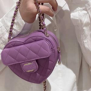 Lüks kalp şekli çapraz çanta mini moda omuz çantası tasarımcı sırt çantası kadın makyaj klasik elmas anahtar cüzdan para çantası cep telefonu metal zinciri dikiş çantası