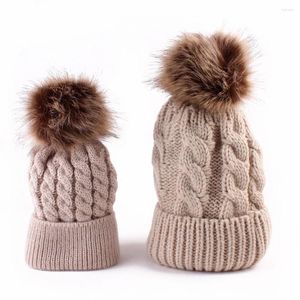 Beralar Anne ve Bebek Eşleştirme Örme Şapkalar Sıcak Polar Tığ işi Beanie Kış Mink Pompom Çocuklar Çocuklar Anne Mücevher Şapkası Kapakları