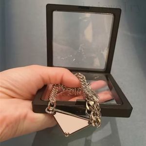 Basit kadın lüks kolye mektupları kolye kolye hediyeleri şık üçgenler emaye estetik zincirler punk erkek kolye tasarımcısı jewelryzb011 f4