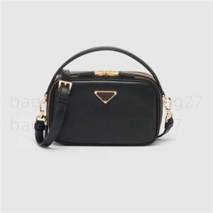 Omuz Çantaları Kadın Odette Kamera Çanta Tasarımcısı P Çanak Lüks Siyah Kahverengi Omuz Çantası İnek Deri Deri Mini Crossbody Bag Moda Stil Mini Çantalar Üçgen