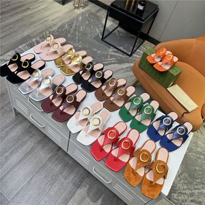 En yeni yüksek kaliteli düz parmak arası terlik terlikleri sandalet kadın marka tasarımcısı gerçek deri moda düz elmas metal toka 14 renk parti ayakkabıları elbise ayakkabıları büyük boyut