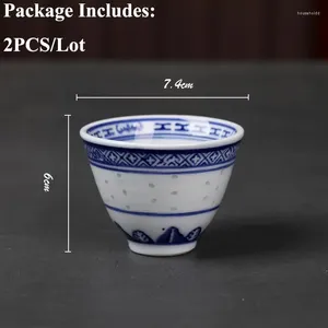 Fincan tabakları 2pcs/lot mavi ve beyaz porselen ejderha çay fincanları jingdezhen seramik sake vintage Çince küçük çay bardağı içecek kaseleri