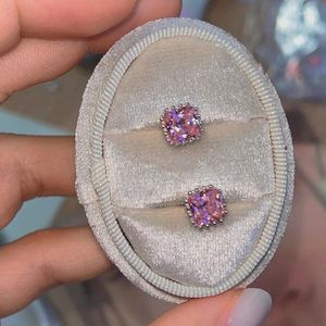 Saplama Küpe Kare Pembe Zirkon Tragus Piercing Kadınlar için Basit Gümüş Renkli Kulak Kıkırdak Aksesuarları Vücut Takı Kae255