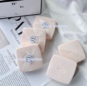 Tasarımcı kare sabun seti klasik logo banyosu sabun katı balsam hava spreyi aromaterapi 5 paket kutulu ev duş ürünleri