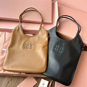 Vintage Miui Mağazası Under Emfer Tasarımcı Tote Çanta Kadın Müşterileri Lüks Deri Deri Lady Bag Mens Crossbody Weekender Beach Büyük Pochette debriyaj Omuz Çantaları