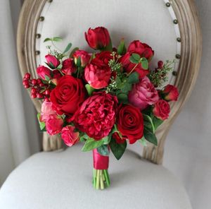 Western Style Yapay Düğün Çiçekleri Gelin Buketleri Kırmızı Güller Şakayık Tulip Düğün Buketi Gelinler için Nedime Broş Bouque3785593