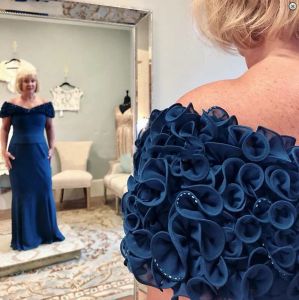 Omuzdan Uzun Koyu Mavi Gelin Elbiseler Artı Damat Elbisesinin Çiçek Boncuklu Annesi Resmi Elbisesi