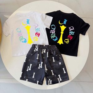 Lüks tasarımcı çocuk giyim setleri tişört marka kız bebek erkekler klasik takım elbise çocuk yaz kısa kollu mektup harfli şort moda gömlek pamuklu t4s7#