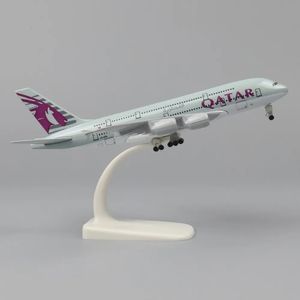 Metal Uçak Uçak Modeli 20cm 1 400 Katar A380 Metal Replika Alaşım Malzeme Havacılık Simülasyonu Boy Hediye Oyuncakları Koleksiyonları 240229