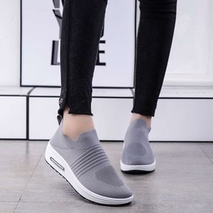 2024 Rocker Flying Rocker Autumn One Step Air Teclaving Cushion Walking Shop Sports Sports Casual para Mulheres 832 45 146 375