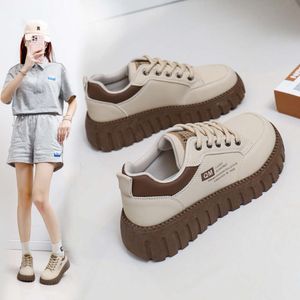 Baskı kadın yeni Kore 2024 Küçük Beyaz Öğrenci Instagram Modaya Modaya Modaya Yönelik Çok Kalın Tek Tahta İlkbahar ve Sonbahar Günlük Ayakkabılar XQ229 839 633