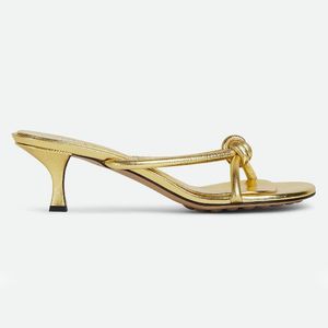 Gold Blink Düğüm Sandalet Tasarımcı Kadınlar Elleği Seksi Katırlar Partisi Akşam Ayakkabıları 5cm Orta Topuklu Fabrika Ayakkabı 35-42 Kutu 10A ile