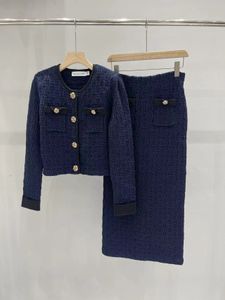 2024 Bahar lacivert Kadın İki Parça Elbise Tasarımcısı Uzun Kollu Mürettebat Boyun Düğmeleri Ceketler ve Uzun Etekler Seti 30615