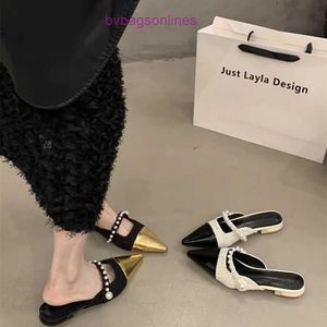 Orijinal H Slippers Mingyuan Xiaoxiangfeng Baotou Womens için 2024 Tek ayakkabı ile yeni boncuklu çizgi yarım yazlık elbise sandalet giyiyor