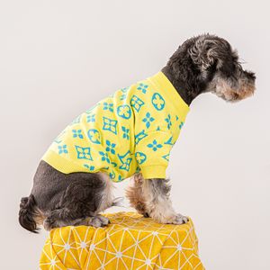 Linda marca moderna de suéter para animais de estimação, camada dupla espessada, roupas de luxo de alta qualidade para cães e gatos, adequadas para roupas de cães de pequeno e médio porte