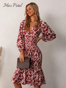 Sıradan elbiseler Bayan Petal Dalgası Boyun Midi Elbise Kadın Kırmızı Çiçek Seksi Uzun Kollu Bodycon Smocked 2024 Yaz Kadın Sundress