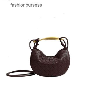 Сумка Bottegs Venets Сумки Lady Tote Girl Classic 2024 Сардины Новая мини-тканая трендовая сумка Модная черная акула на одно плечо Косая сумка W 1PRU