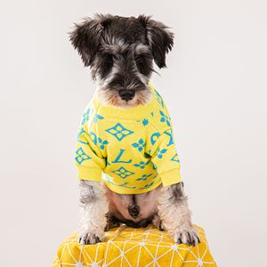 Lüks Bağımsız Tasarımcı Modeli Marka Pet Sweater Kalınlaştırılmış Çift Katlı Yüksek Kedi ve Köpek Giysileri Küçük ve Orta Boyutlu Köpek Giysileri için uygundur