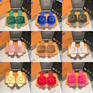 12 renk Kadın Sahte Kürk Slides Terlik Yuvarlak Altın Toka 2024 Tasarımcı Mink Saç Düz Katırcılar Lüks Yeni Furry Peluş Yaz Kış Kaydırıcı Flip Flops Markalı Sandalet