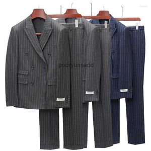 Erkekler için çift takım elbise erkekler için gri lacivert çizgili beyefendi erkek takım elbise iki adet erkek tımar son ceket pantolon tasarımları q1137