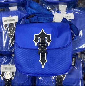 2023 Trapstar Messenger Naylon Crossbody Çanta Kadın Erkek Rapçi İngiltere Sıcak Trapstars Irongate C Cobra T Lüks Tasarımcı Çanak Omuz Omuz Su geçirmez Sırt Çantası 1151ess