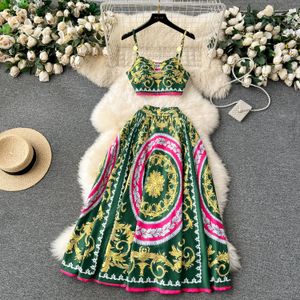 Pista de verão vestido de duas peças roupas de férias de verão feminino curto cinta de espaguete fivela de metal colheita topos longo maxi saia férias 2 peças conjunto 2024