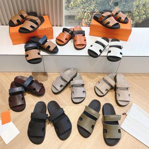 En kaliteli moda klasik deri sandalet slaytları erkekler için kadınlar düz ayakkabılar yaz açık kaymaz terlik somunları lüks tasarımcı ayakkabı fabrikası büyük boy 35-46