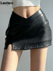 Elbiseler lautaro siyah yumuşak esnek sahte deri mini etek yarık düşük bel ile seksi kız kısa retro yaz y2 giyim