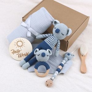 Вязаная крючком игрушка-прорезыватель для младенцев ручной работы, деревянная игрушка-прорезыватель для детей, коала, мягкая кукла, муслиновое одеяло, сувенир на рождение ребенка, подарочная коробка 240307
