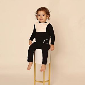 Bebek romper çocuk kıyafetleri görünüşü zarif deri ve pamuk seti bebek tulumu erkek kızlar uzun romper sonbahar siyah romper 240304