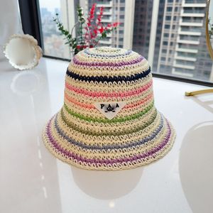 Gökkuşağı Renkli Tasarımcı Kova Şapkası Şık Örgü Saman Dokuma Ters Ters Üçgen Mektup Balıkçı Şapkaları Nefes Alabilir Güneş Gölgeli Plaj Şapkası