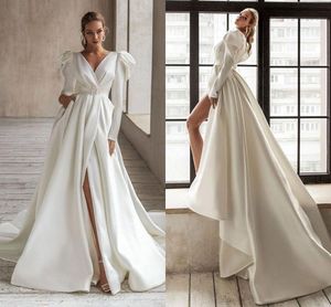 Elegante abito da sposa in raso bianco avorio A Line maniche lunghe scollo a V con abiti da sposa formali spaccati sul davanti con cintura BC18355