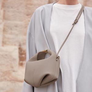 Сумка через плечо из натуральной кожи, сумка-мессенджер с цепочкой, высококачественная женская роскошная дизайнерская женская сумка через плечо 2024, новая модная французская дизайнерская сумка для обеда 2632
