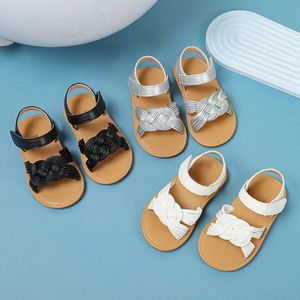 Çocuk Sandal Kızlar 2024 Yaz Yumuşak Sole Yabancı Stil Çizgisi Küçük Kız Bebek Sandalları 240301